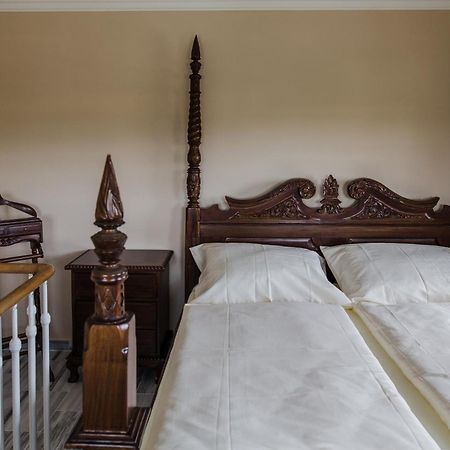 Palace Inn Йиловиште Экстерьер фото