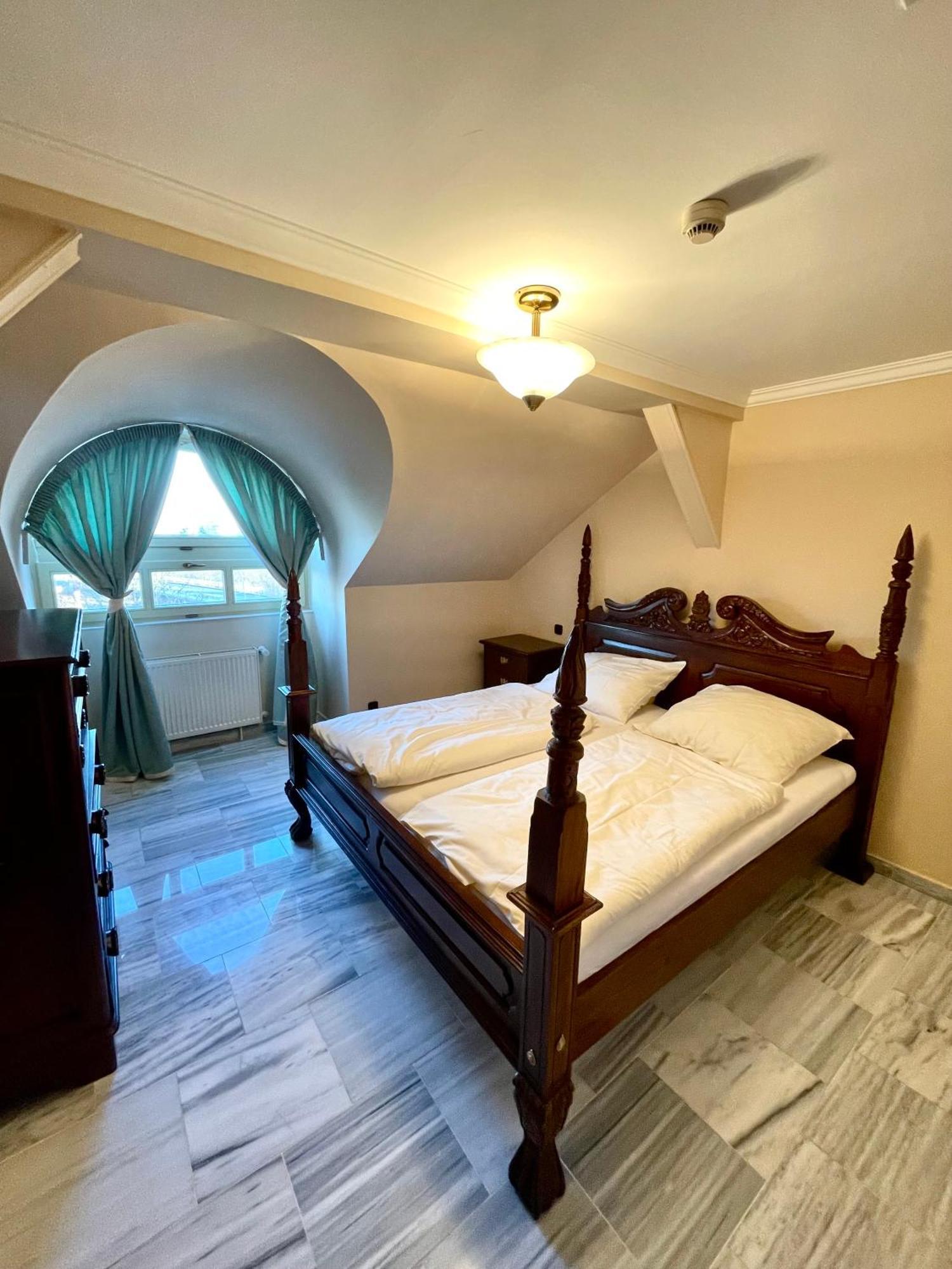 Palace Inn Йиловиште Экстерьер фото